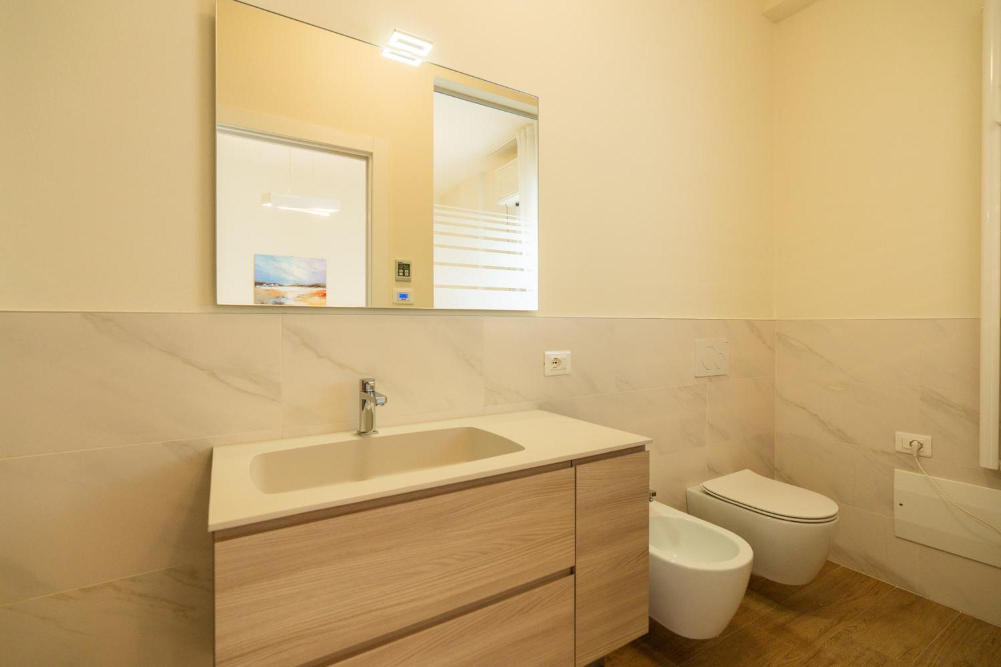 Domus Verona - Ampia Residenza Filippini A Pochi Passi Dall'Arena Luaran gambar