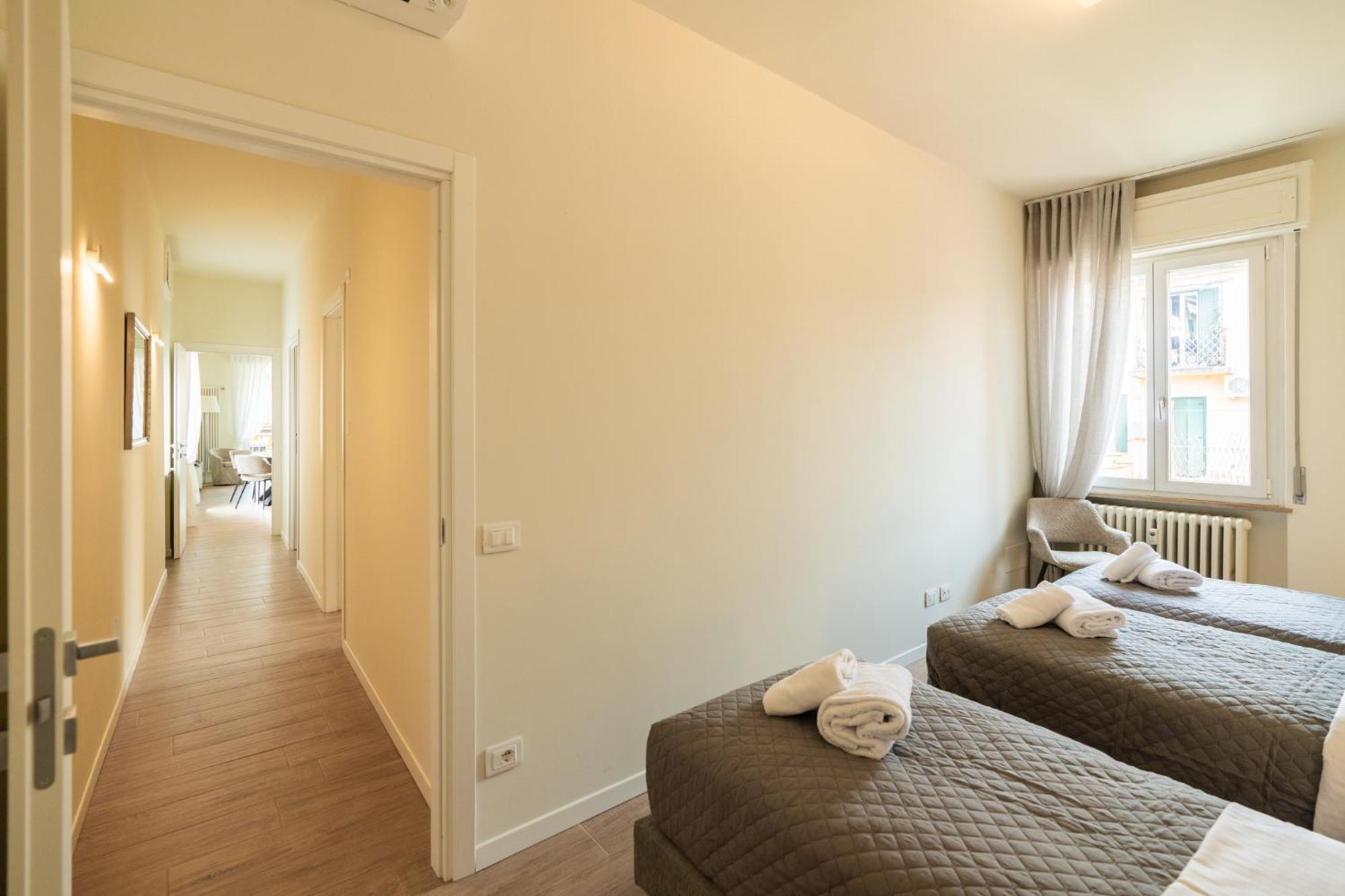 Domus Verona - Ampia Residenza Filippini A Pochi Passi Dall'Arena Bilik gambar