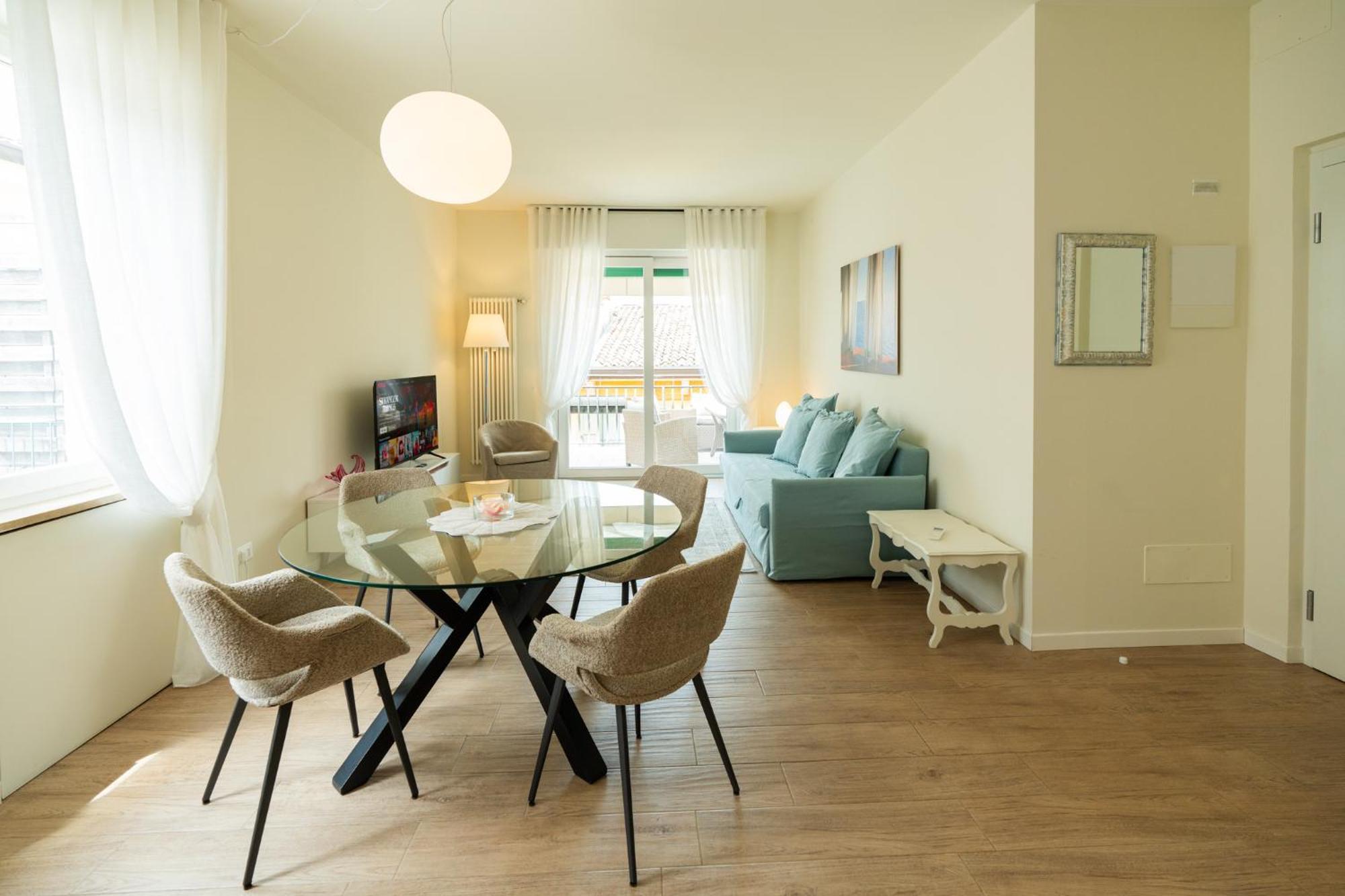 Domus Verona - Ampia Residenza Filippini A Pochi Passi Dall'Arena Luaran gambar
