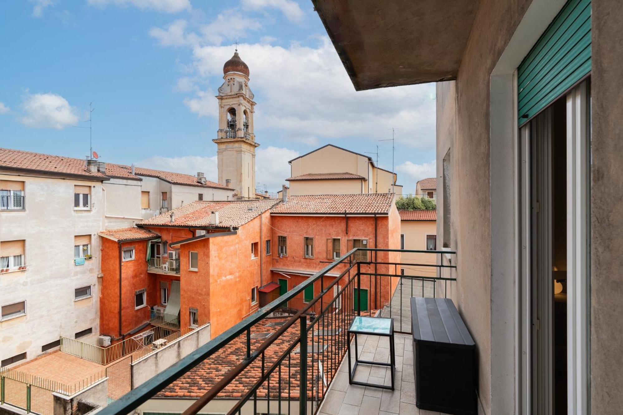 Domus Verona - Ampia Residenza Filippini A Pochi Passi Dall'Arena Bilik gambar